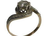 l'image d'une bague ornée d'un diamant