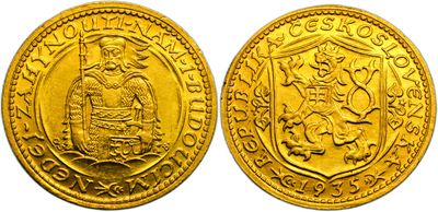 two gold sovereigns, one of which is a sovereign and the other of which is a sovereign