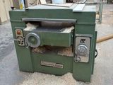 a machine that is sitting on the ground in a room