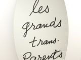 un grand miroir sur lequel est inscrit « les grands tran parents »