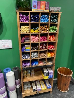 * LJ MOON PHASES : sans leur contenu : 2 étagères noires à 24 cases ,  - Photo 1