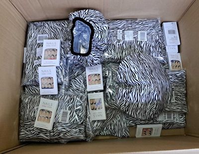 68 / 1 palette de 68 kg de brosses de nettoyage, coque… - Photo 1