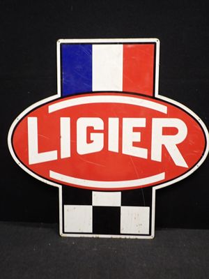 une image représentant un panneau rouge, blanc et bleu sur lequel figure le mot « liger »