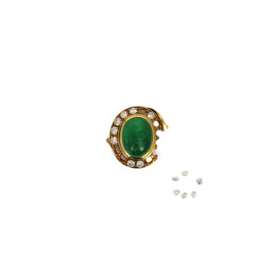 Débris de maillon ovale en or jaune 750‰ et importante émera…