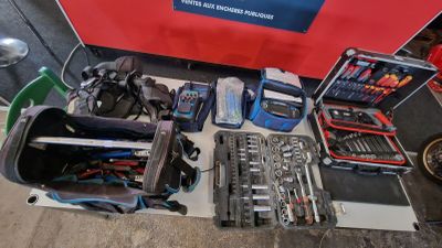 many tools that are laying out on the table