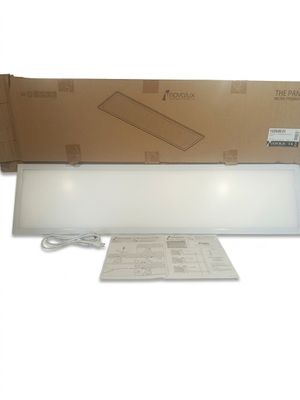 une photo d'une boîte surmontée d'une lampe