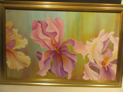 une photo d'un tableau de fleurs dans un cadre doré