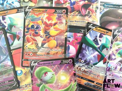 beaucoup de cartes pokemon sur la table