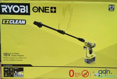 La boîte du Ryob One Ezclean est posée sur la table.
