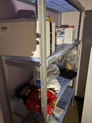 un réfrigérateur contenant beaucoup de nourriture