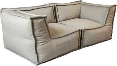 un canapé beige et marron avec deux coussins dessus, sur fond blanc