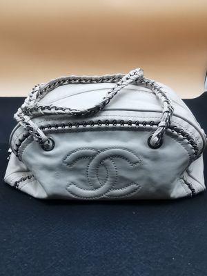 CHANEL - Élégant SAC à main Chanel Bowling en cuir beige, ga…