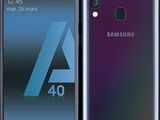 Le nouveau smartphone Samsung A40 est présenté en trois couleurs différentes