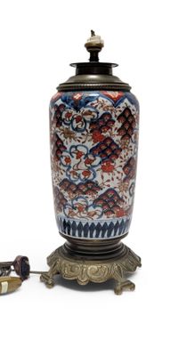 PIED DE LAMPE en porcelaine "imari" et laiton.