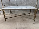 table basse en marbre avec pieds en laiton