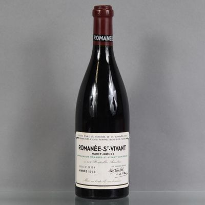 une bouteille de vin posée sur une table