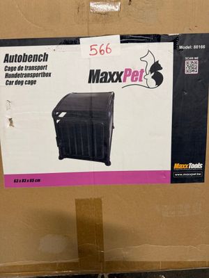 une boîte sur laquelle est posée une autre boîte