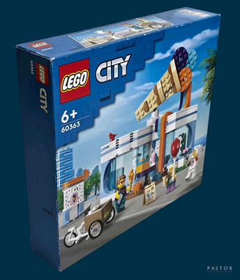 une boîte contenant un ensemble Lego City