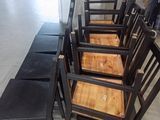 many chairs lined up in a row in a room
