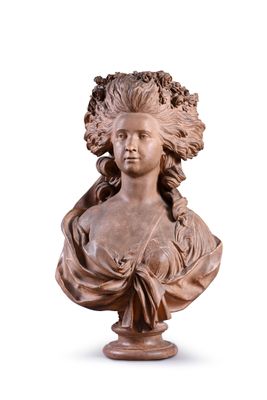 statue d'une femme avec une fleur dans les cheveux, sur fond blanc