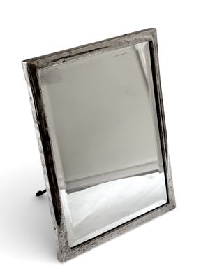 MIROIR en argent, pied en métal, de forme chevalet, à fond de bois, bo - Photo 1