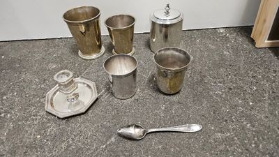 4 Timbales, 2 ronds de serviette, 1 boite couverte, 1 bout d…