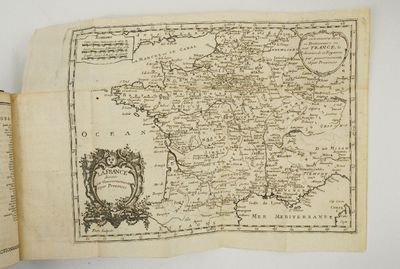 une vieille carte de la France sur laquelle figure une image du pays
