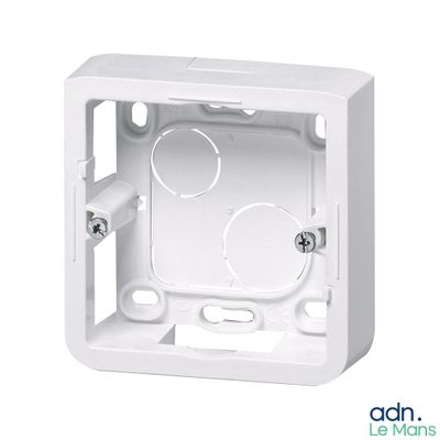 une image montrant un gros plan d'un coffret électrique blanc