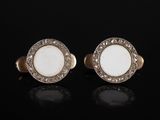 une paire de boutons de manchette en jade blanc et diamants