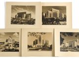 quatre photographies en noir et blanc d'une ville avec des bâtiments et des arbres