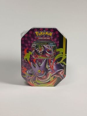 le dos d'une boîte métallique Pokémon ornée d'un dragon violet
