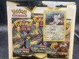 une boîte de cartes Pokémon et un étui à cartes