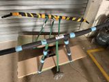 un porte-vélos auquel sont fixés plusieurs tubes