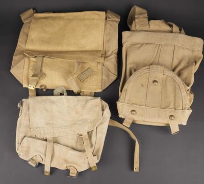 Equipement britannique. Comprenant un small pack, toutes les…