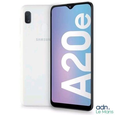 un Samsung A30E blanc avec un logo blanc au dos