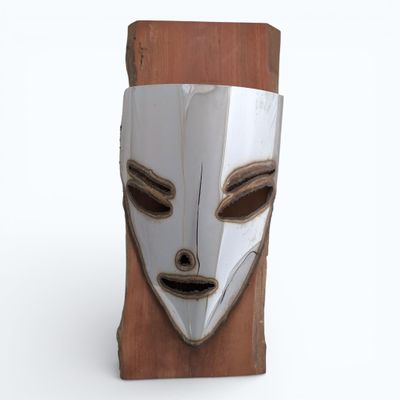 ANNEES 1960 Applique murale figurant un masque de métal sur …