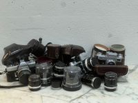 LOT D'APPAREILS PHOTO ET MATERIEL DE PHOTOS comprenant appar…