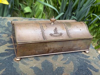 Coffret écritoire et ses encriers.