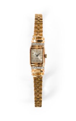 une montre-bracelet de femme ornée de diamants