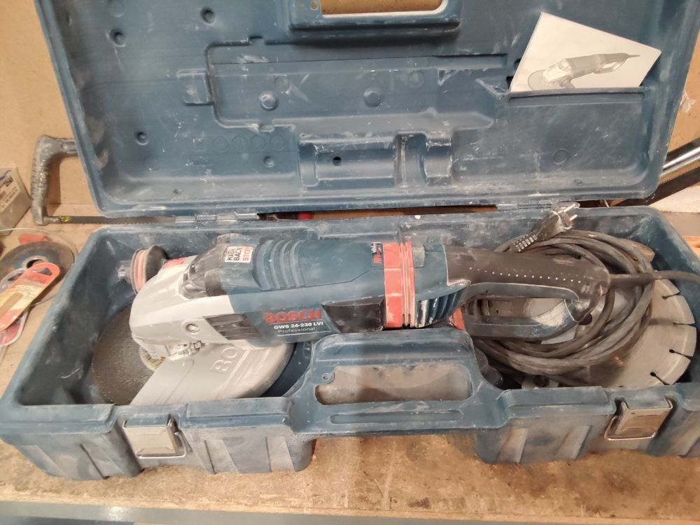 1 disqueuse Bosch diamètre 230