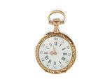 une vieille montre de poche en or avec des chiffres romains et des chiffres romains sur le cadran