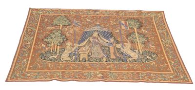 une image représentant une tapisserie sur laquelle figurent une femme et un enfant
