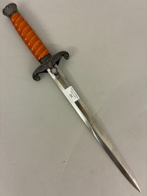 a knife that is laying on a table