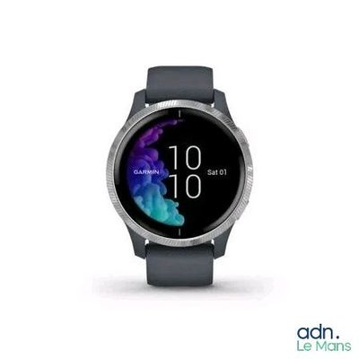 gros plan d'une montre intelligente sur fond blanc