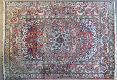 Tapis ISPAHAN IRAN Laine et soie, décor polychrome 280 x 212…