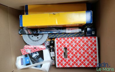 a box full of assorted items that are in it