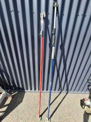 two skis that are leaning up against a wall