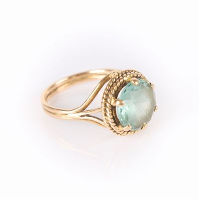 Bague en or sertie d'une pierre fine bleue (usure), panier t… - Photo 1