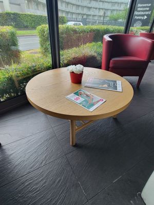 Table basse ronde style dannois en stratifié bois