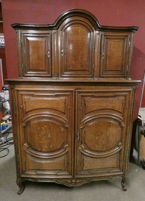 Meuble de sacristie en chêne avec dessous pantalonnière et d…